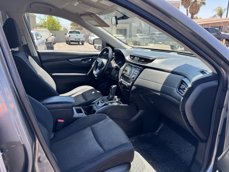 2017 Nissan Rogue SV - Photo 10