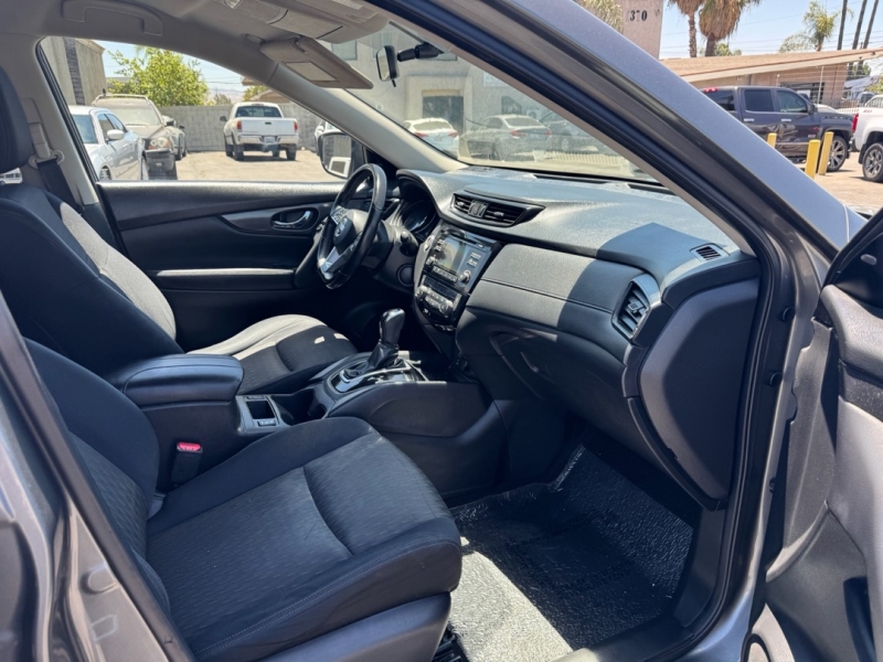 2017 Nissan Rogue SV - Photo 15