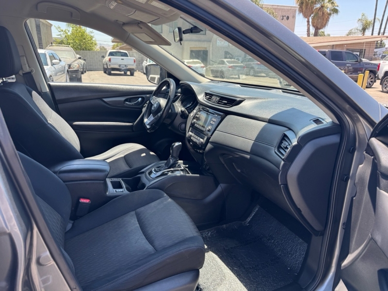2017 Nissan Rogue SV - Photo 17