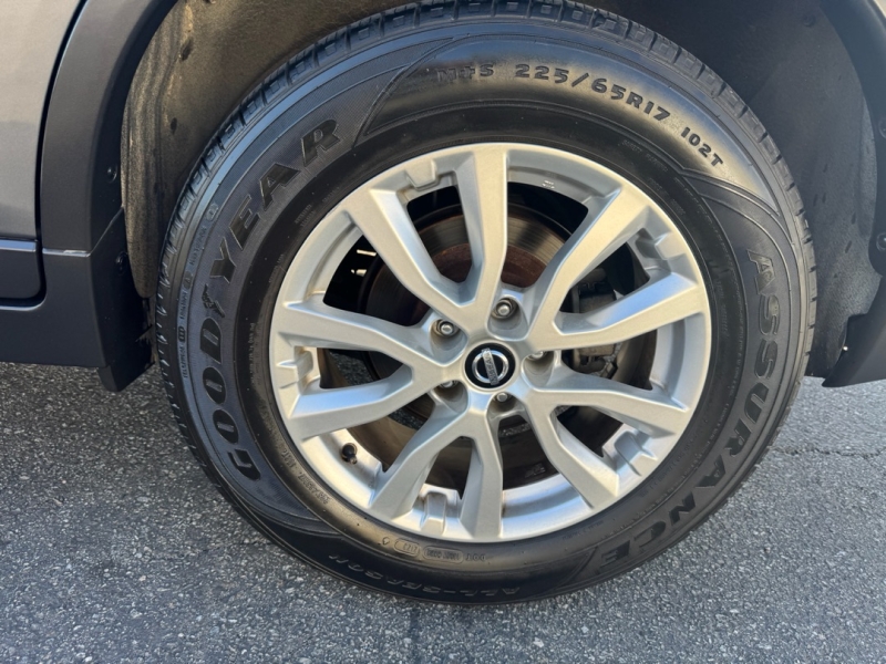 2017 Nissan Rogue SV - Photo 24