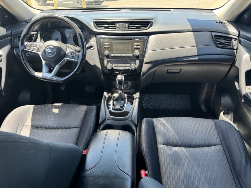 2017 Nissan Rogue SV - Photo 12