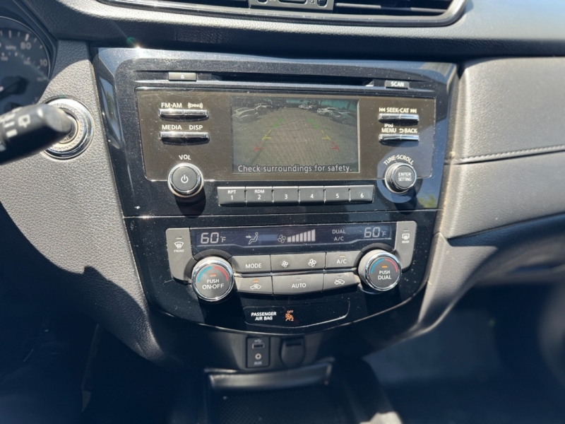 2017 Nissan Rogue SV - Photo 6