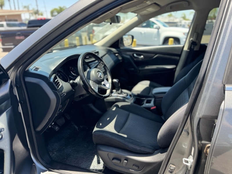 2017 Nissan Rogue SV - Photo 19