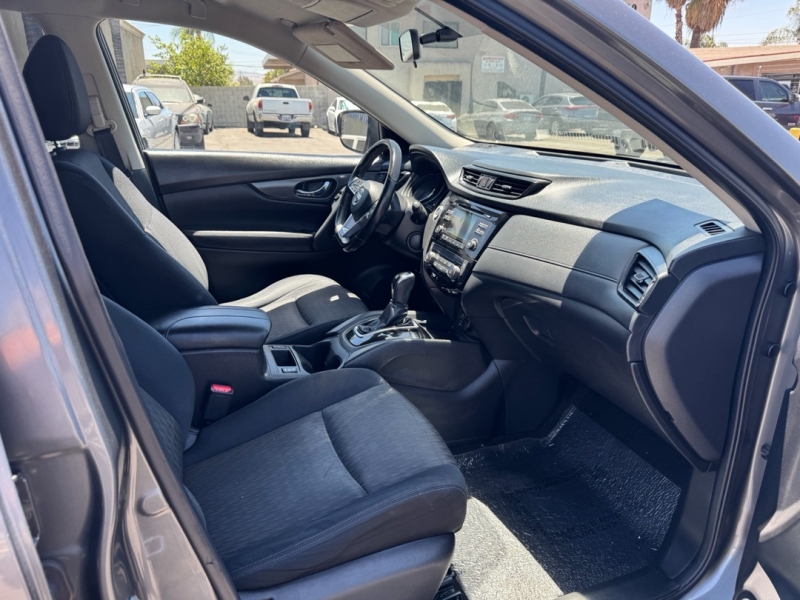 2017 Nissan Rogue SV - Photo 14