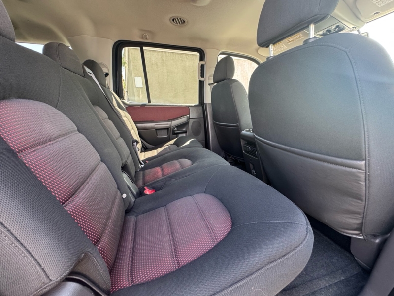 2005 Ford Explorer XLT - Photo 11
