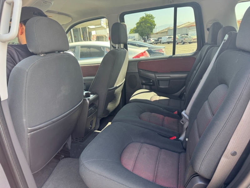 2005 Ford Explorer XLT - Photo 10