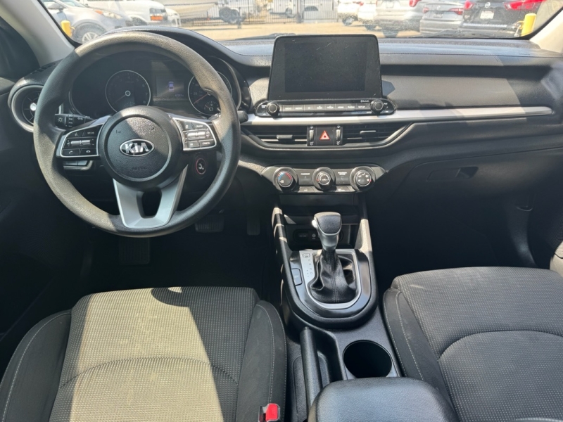 2021 Kia Forte FE - Photo 17