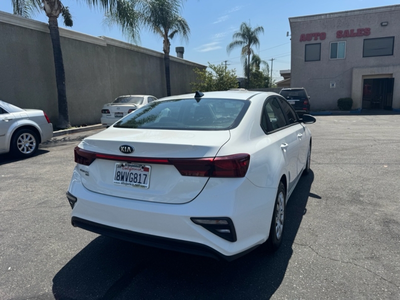 2021 Kia Forte FE - Photo 29