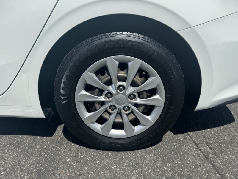 2021 Kia Forte FE - Photo 25