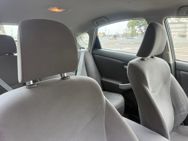 2010 Toyota Prius III - Photo 6