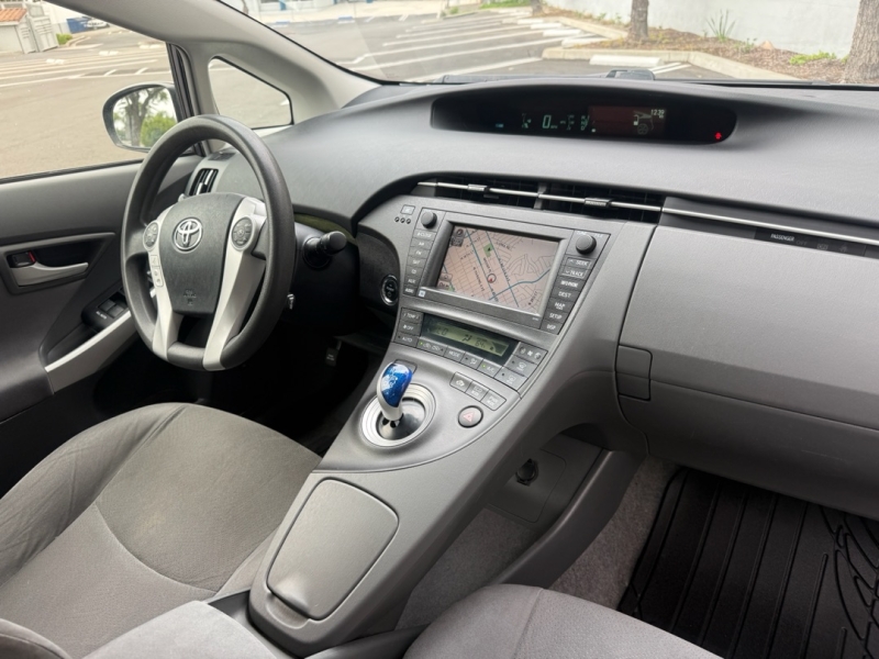 2010 Toyota Prius III - Photo 7