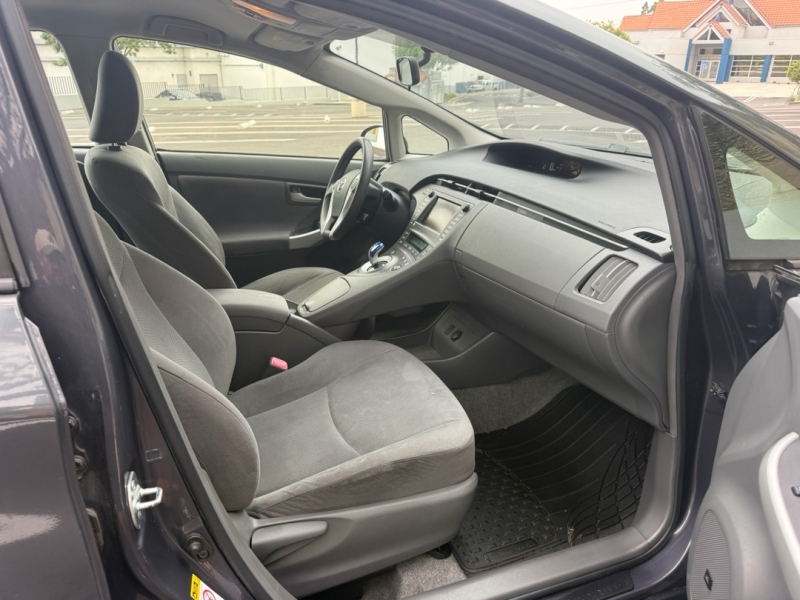 2010 Toyota Prius III - Photo 4