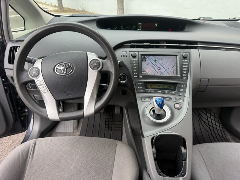 2010 Toyota Prius III - Photo 18