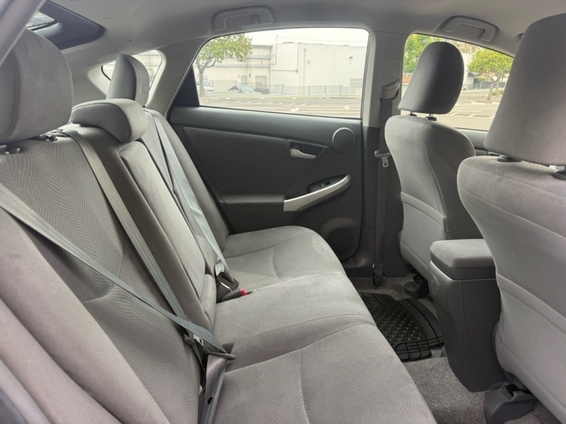 2010 Toyota Prius III - Photo 9