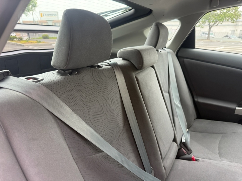 2010 Toyota Prius III - Photo 10