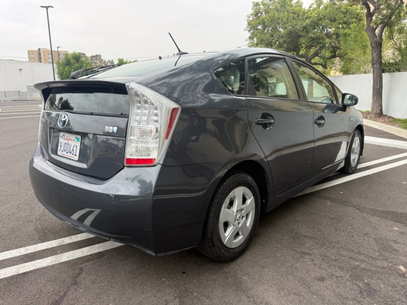 2010 Toyota Prius III - Photo 2
