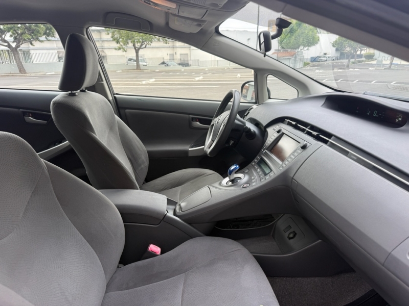 2010 Toyota Prius III - Photo 5