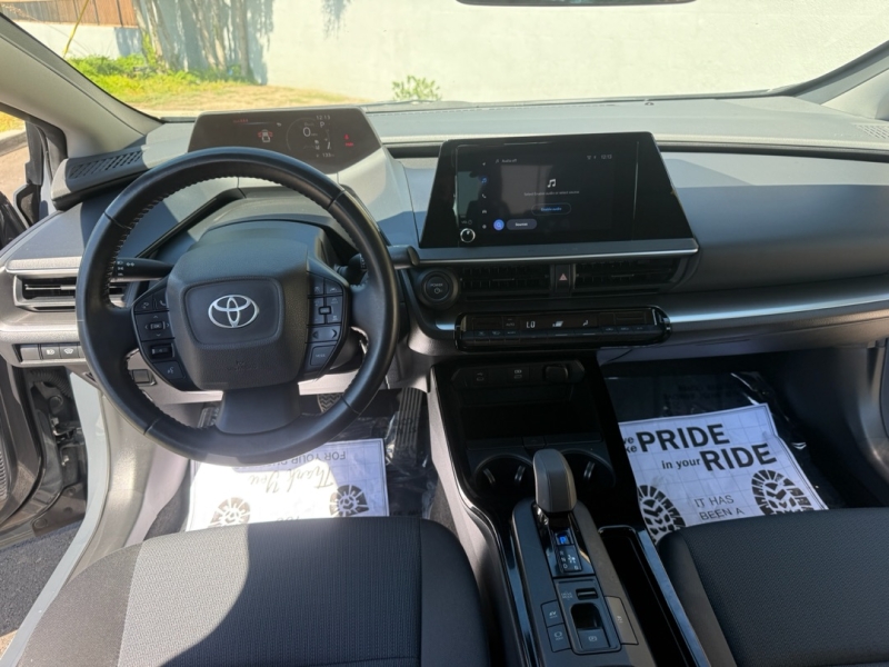 2024 Toyota Prius LE - Photo 16