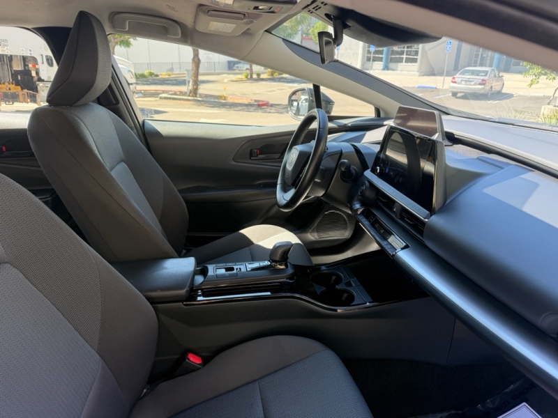 2024 Toyota Prius LE - Photo 28