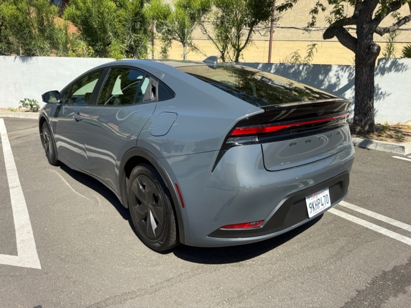 2024 Toyota Prius LE - Photo 24