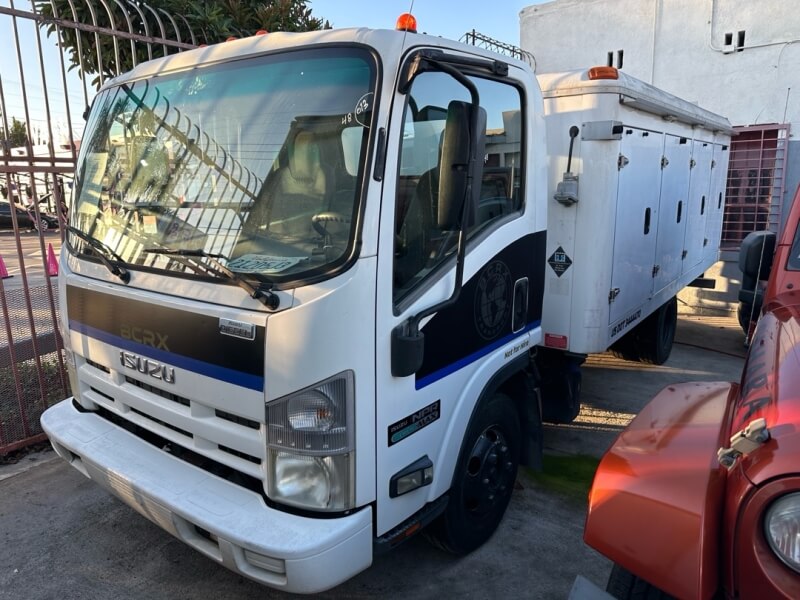 2013 Isuzu NPR's photo