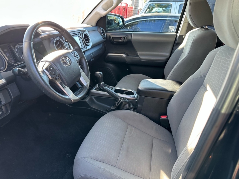 2019 Toyota Tacoma SR5's photo