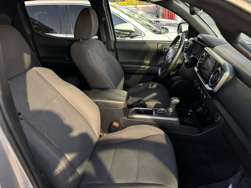 2017 Toyota Tacoma SR5's photo