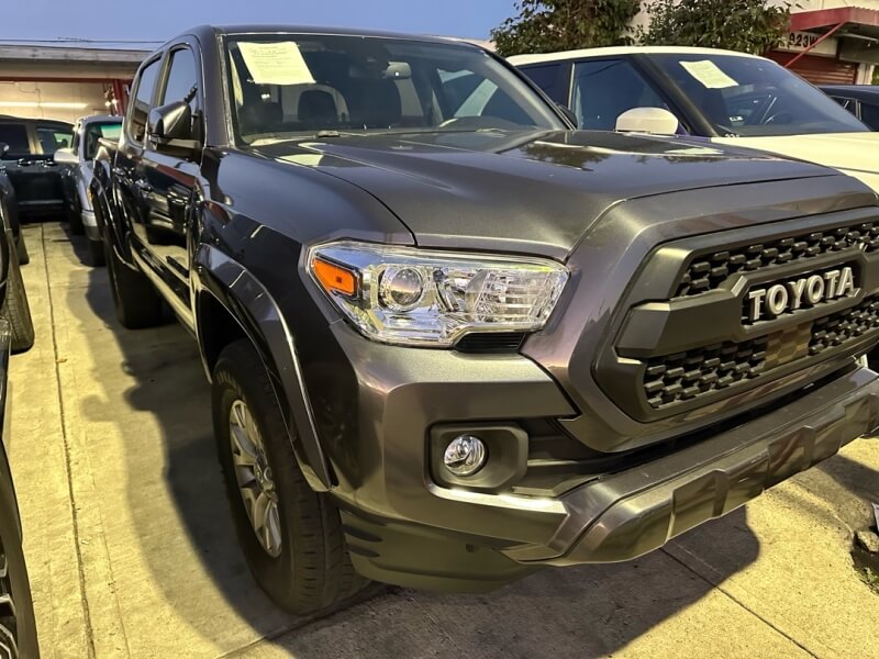 2018 Toyota Tacoma SR5's photo
