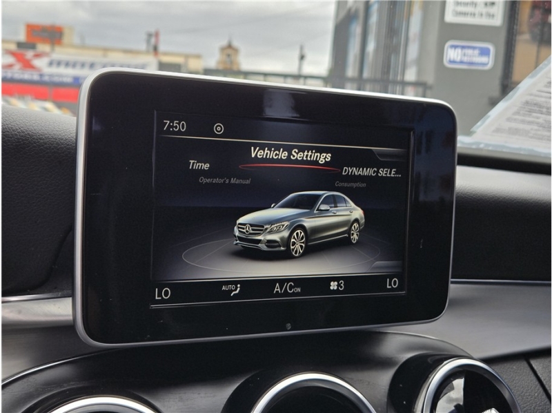 large picture of 2018 Mercedes-Benz C-Class
