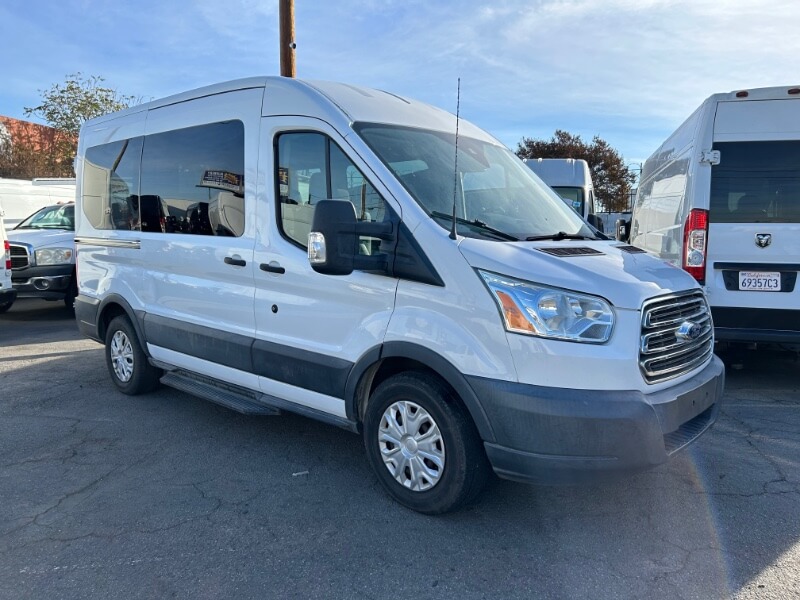 2015 Ford Transit Passenger Photo