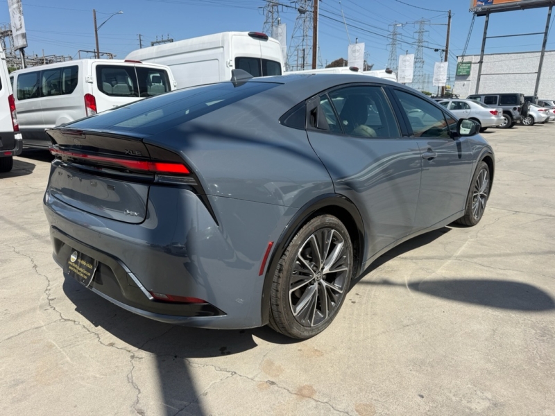 2024 Toyota Prius XLE FWD's photo