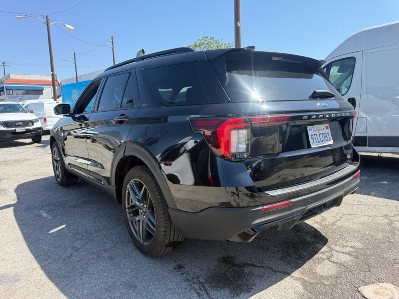 2025 Ford Explorer ST-LINE 4WD (PL535)'s photo