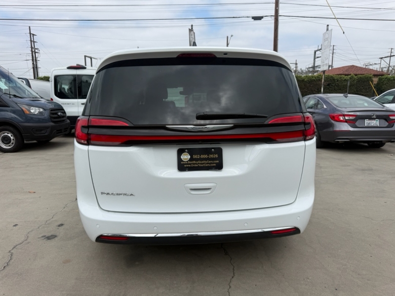 2024 Chrysler Pacifica Touring L's photo