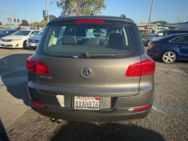 2016 Volkswagen Tiguan S's photo