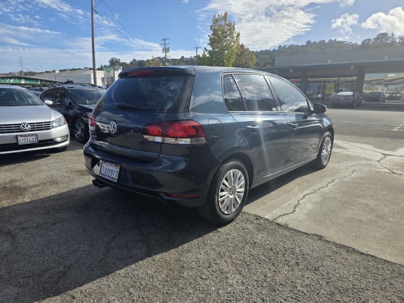 2011 Volkswagen Golf Base