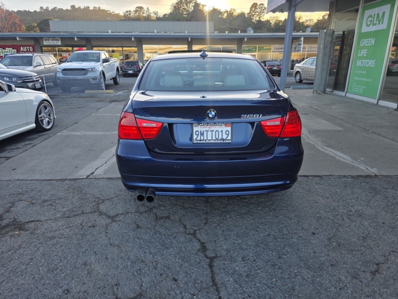 2011 BMW 3 Series 328i's photo