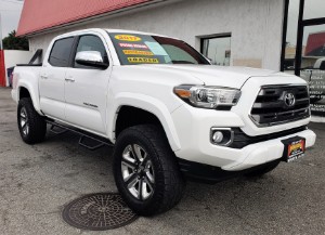 2017 Toyota Tacoma Photo