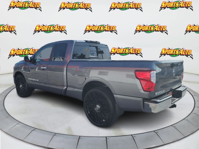 2018 Nissan Titan SV's photo