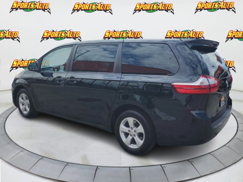2017 Toyota Sienna L V6 7-Passenger's photo