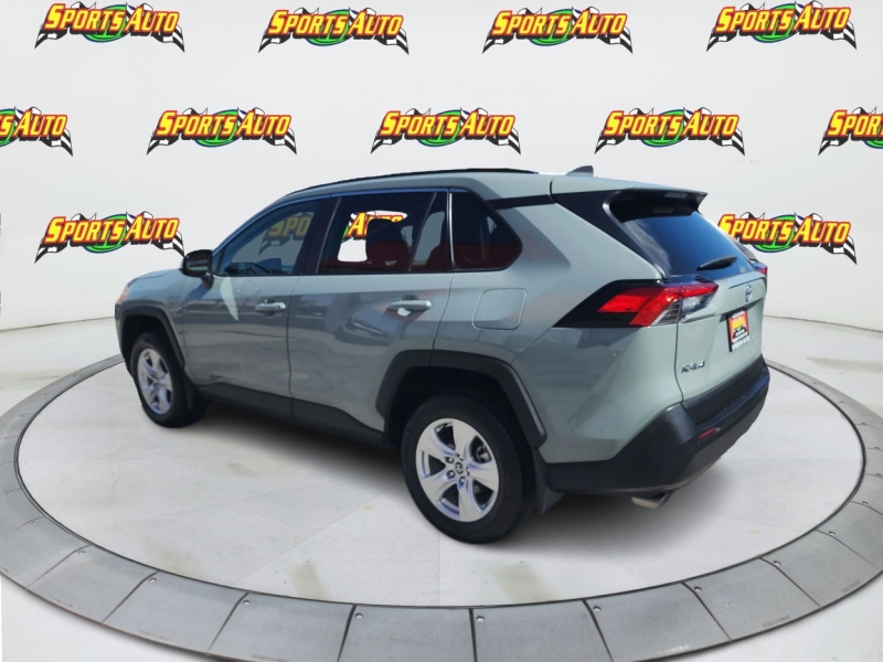 2021 Toyota RAV4 XLE FWD's photo