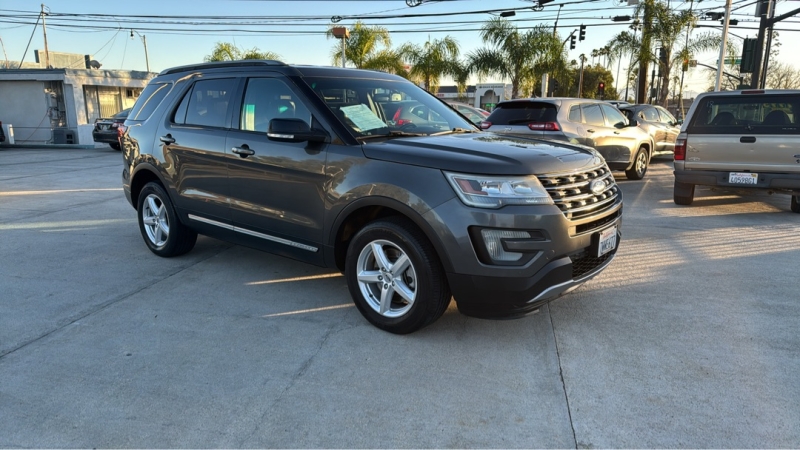 2017 Ford Explorer XLT's photo
