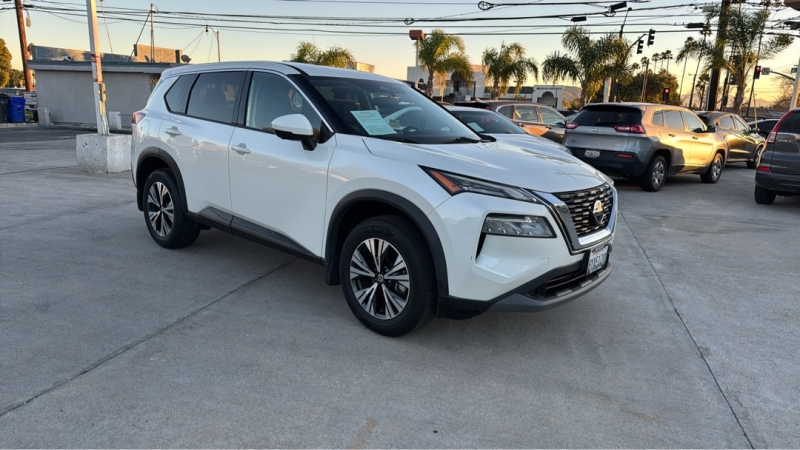 2021 Nissan Rogue SV's photo