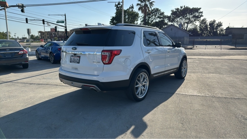 2016 Ford Explorer XLT FWD's photo