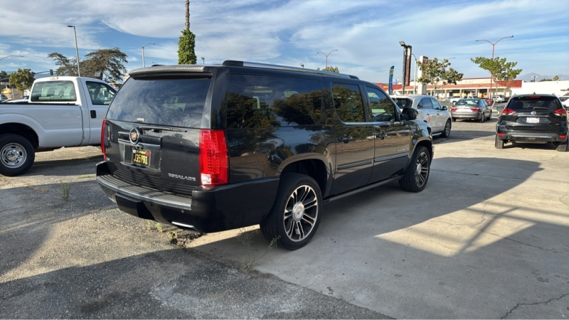 2012 Cadillac Escalade ESV AWD Premium's photo