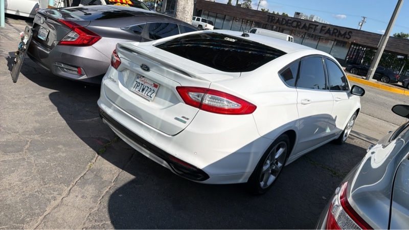 2016 Ford Fusion SE - Photo 8