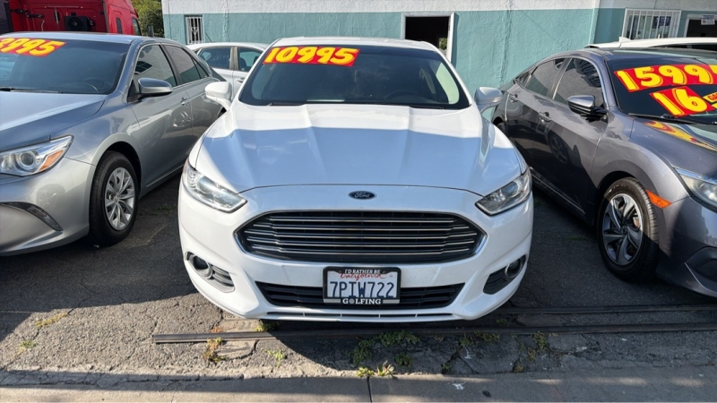 2016 Ford Fusion SE - Photo 6