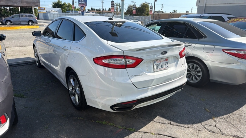 2016 Ford Fusion SE FWD's photo