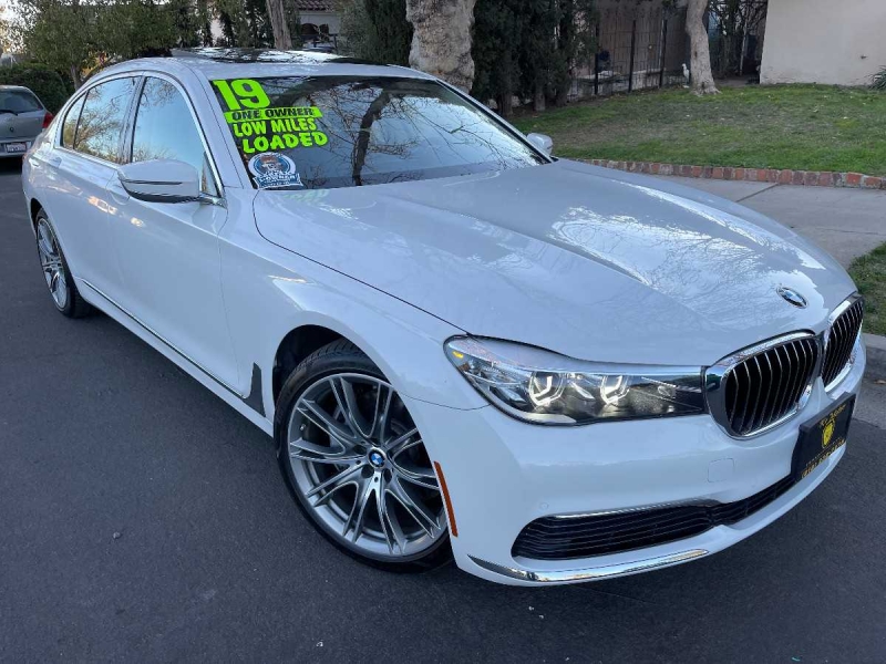 2019 BMW 740I Photo