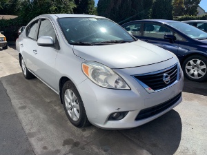 2013 Nissan Versa Photo