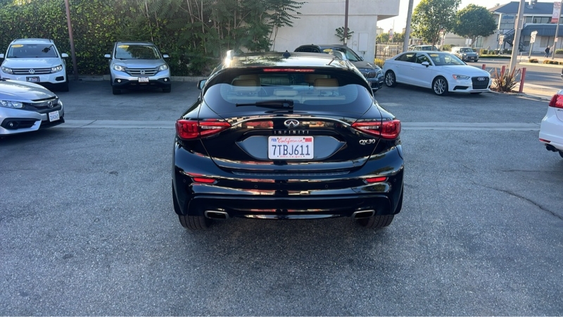 2017 INFINITI QX30